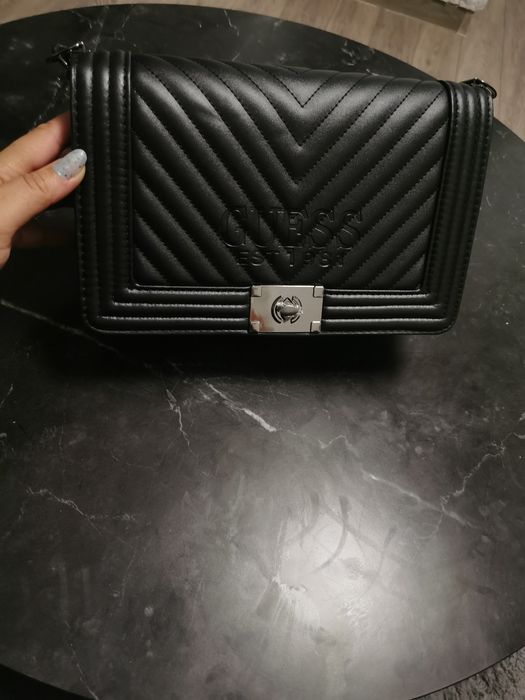 De vânzare poșetă dama Guess noua