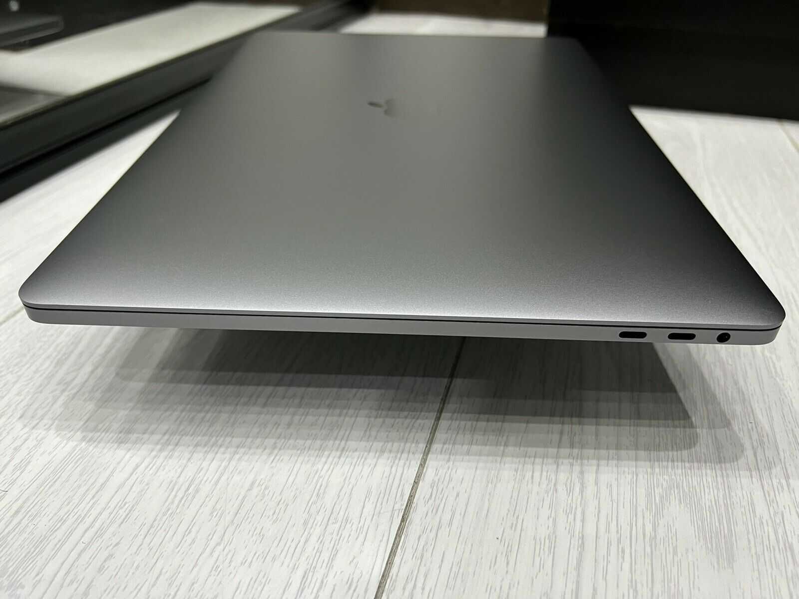 Laptop Apple Macbook Pro Retina 15 2018 Touchbar i7 32Gb SSD 512Gb