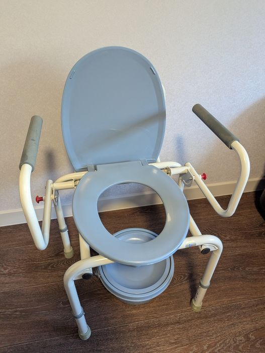 Санитарный стул новый