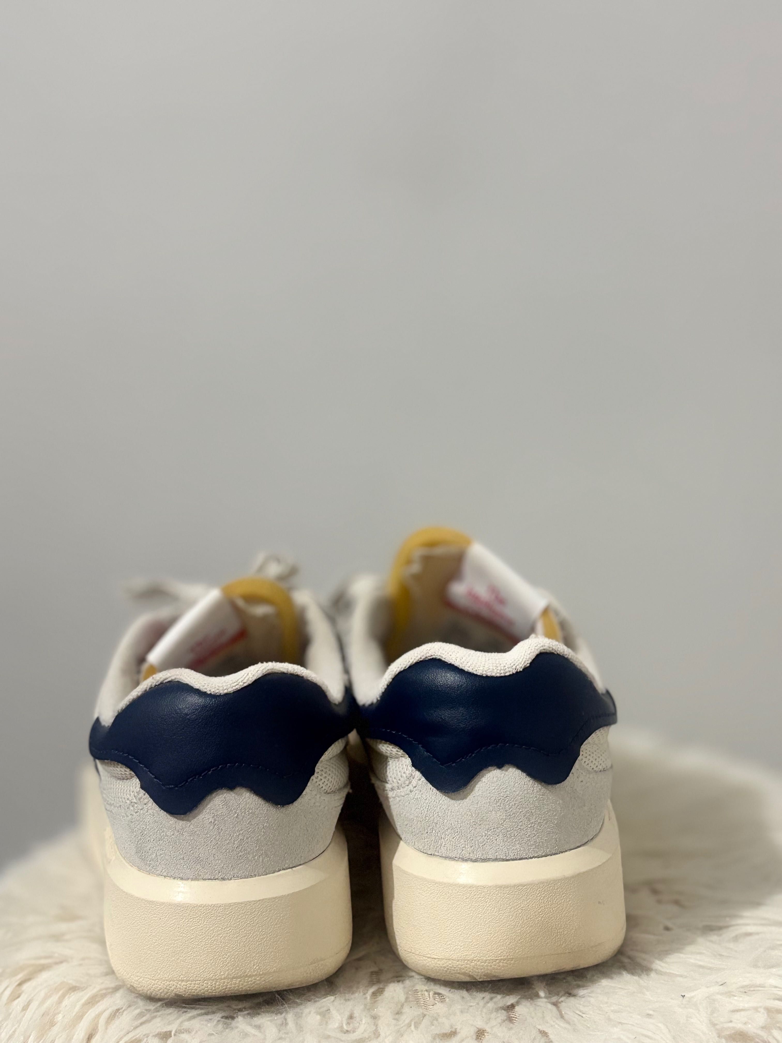 Обувки New Balance ct302 номер  38 ( без кутия за обувки)