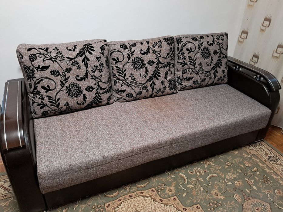 Vând canapea extensibilă