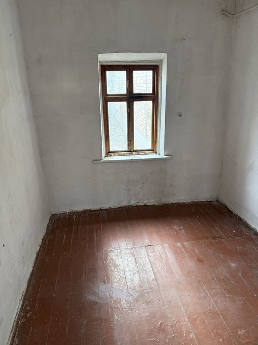 3 хонали ховли ижарага берилади. 6 сотих ери бор. Метро олдида