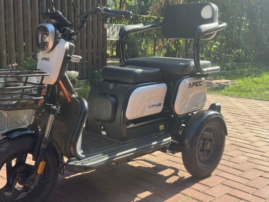 Vand scuter electric pentru adulti cu trei roti APEC