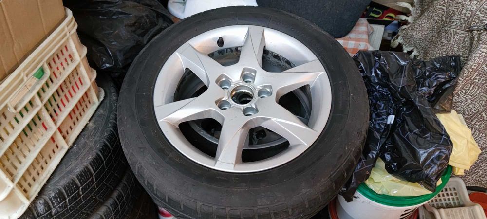 Vand set jante originale Audi 16 cu cauciucuri iarna 205 / 60 / R16