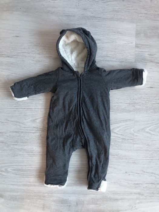 Vand haine iarna bebelus 0-12 luni (combinezon, geaca, pulover)