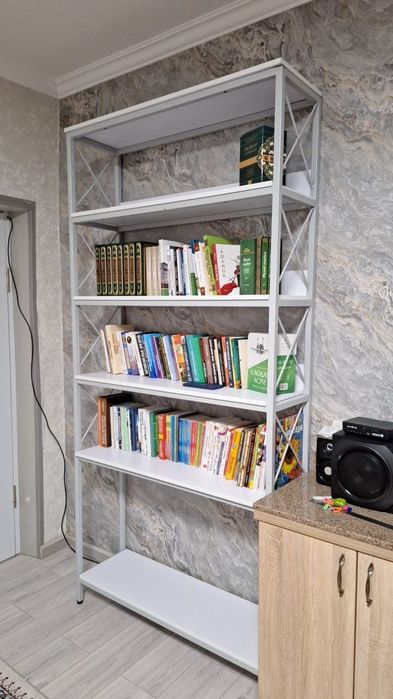 Стеллажи из дерева и  металла.