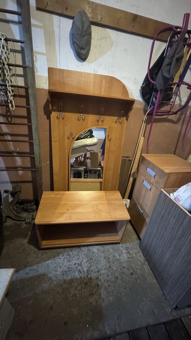 Продам прихожую с зеркалом