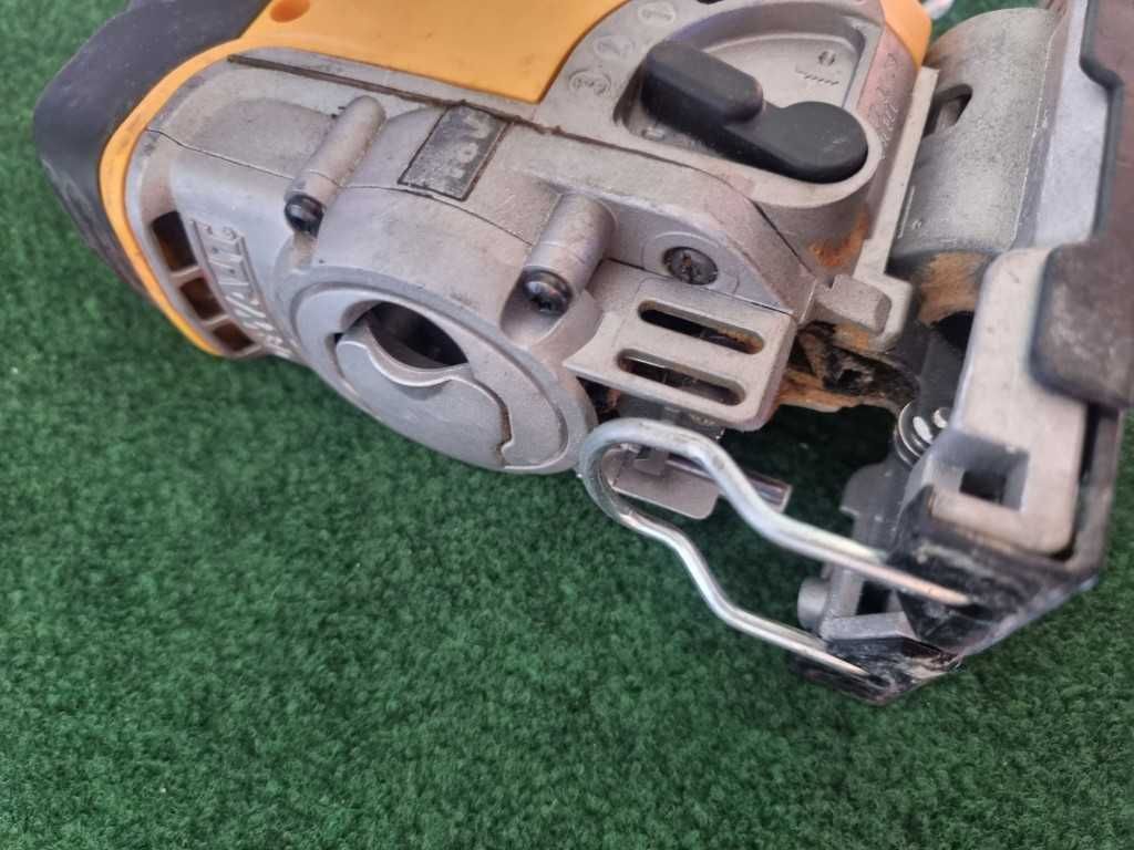 Dewalt DCS 331 - акумулаторен прободен трион /зеге/