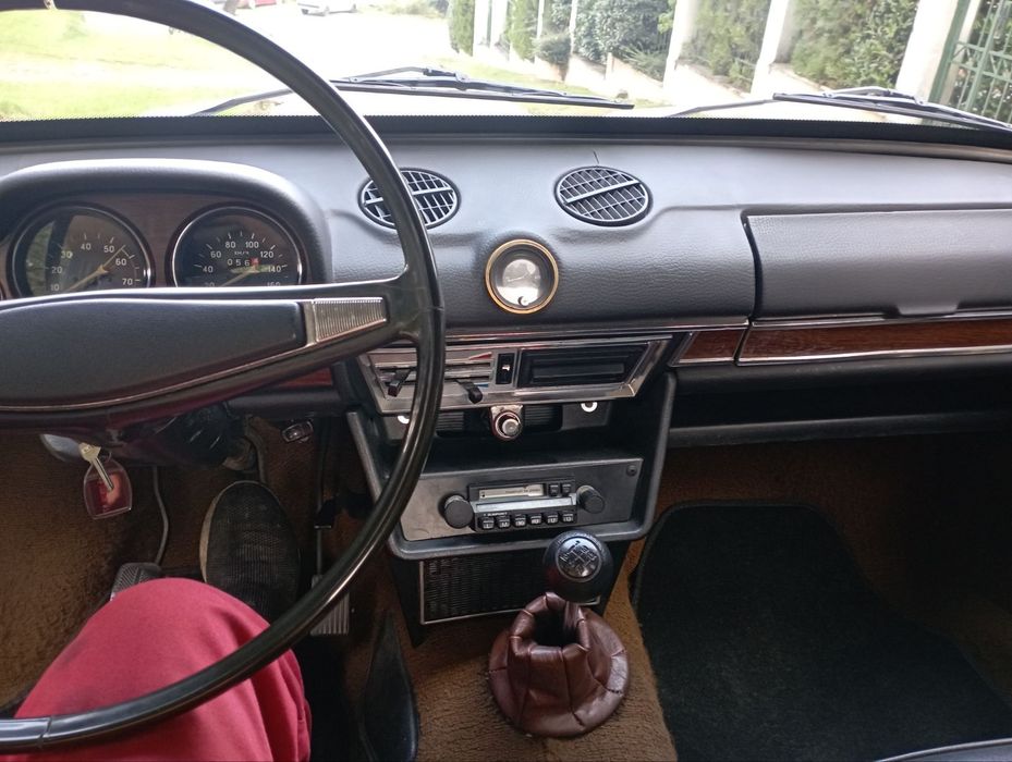 Продавам Лада 21061