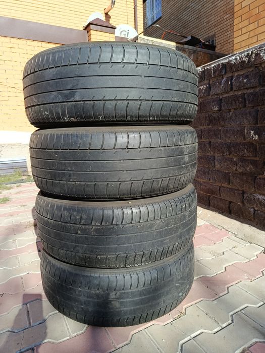 Шины Yokohama 215 55 R17 отличное состояние