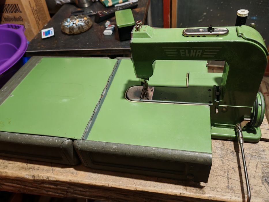 Vând mașină de cusut Elna
