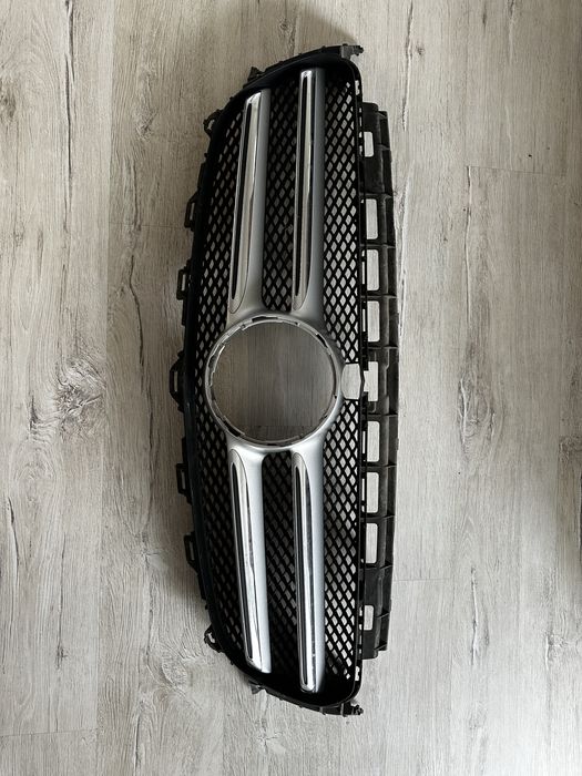 Оригинална AMG Line решетка за Mercedes E класа w213