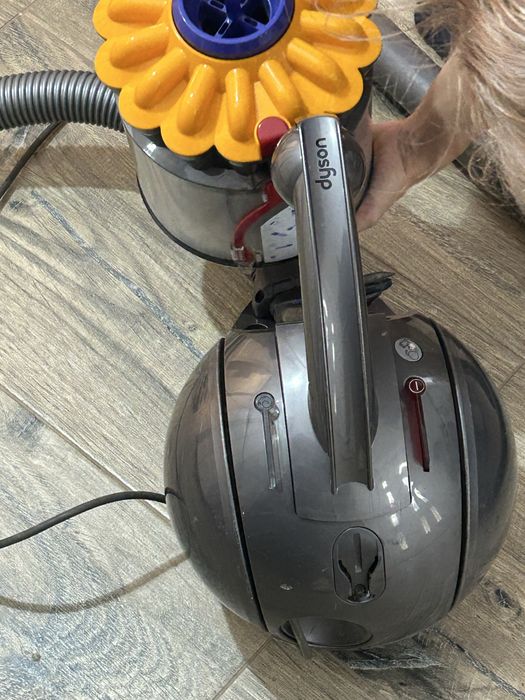 Aspirator Dyson Ball dc 33