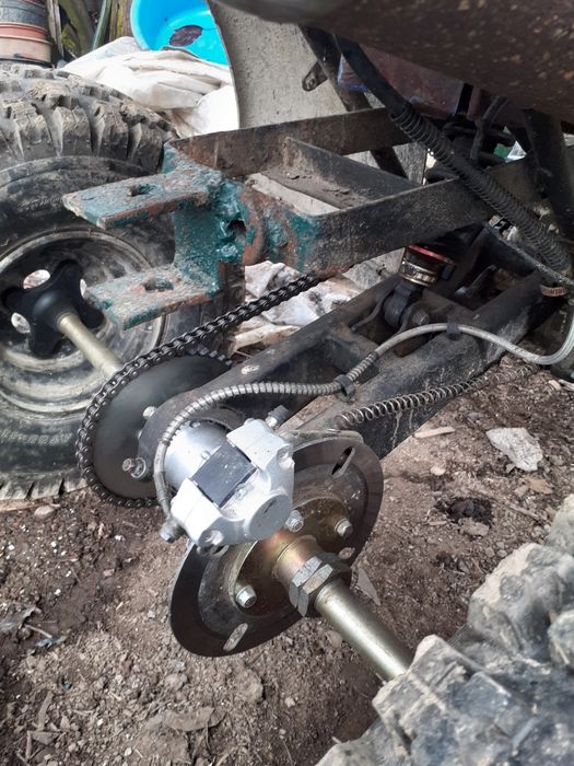 Vind atv 250cc in stare de functionare