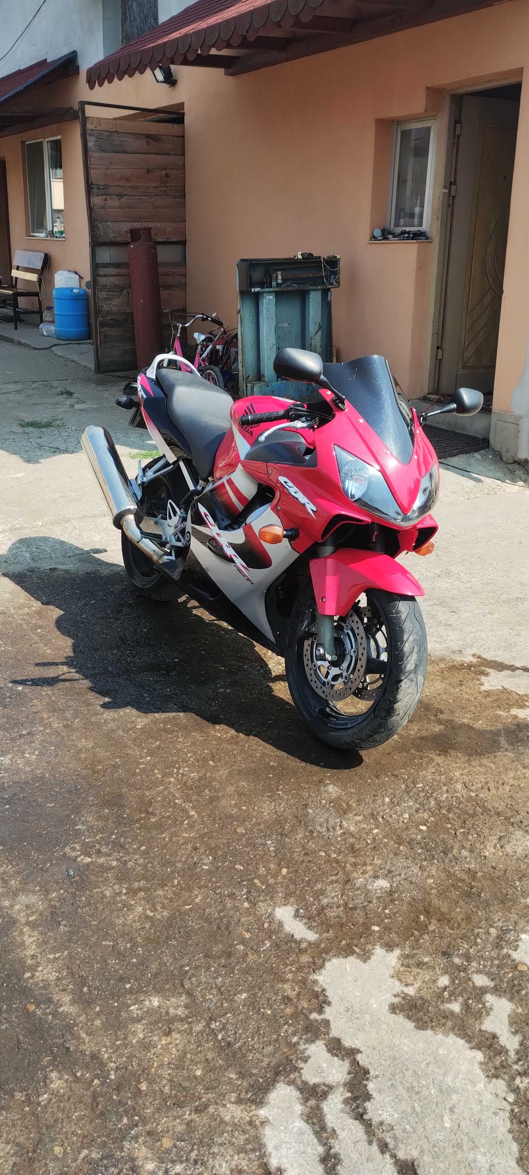 Honda CBR F4i 600
