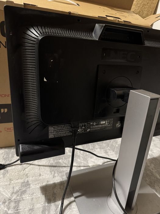 Монитор NEC MultiSync