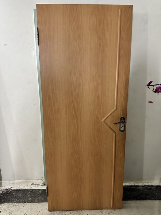 Продам межкомнатные двери б/у в хорошем состоянии с ручками и навесами