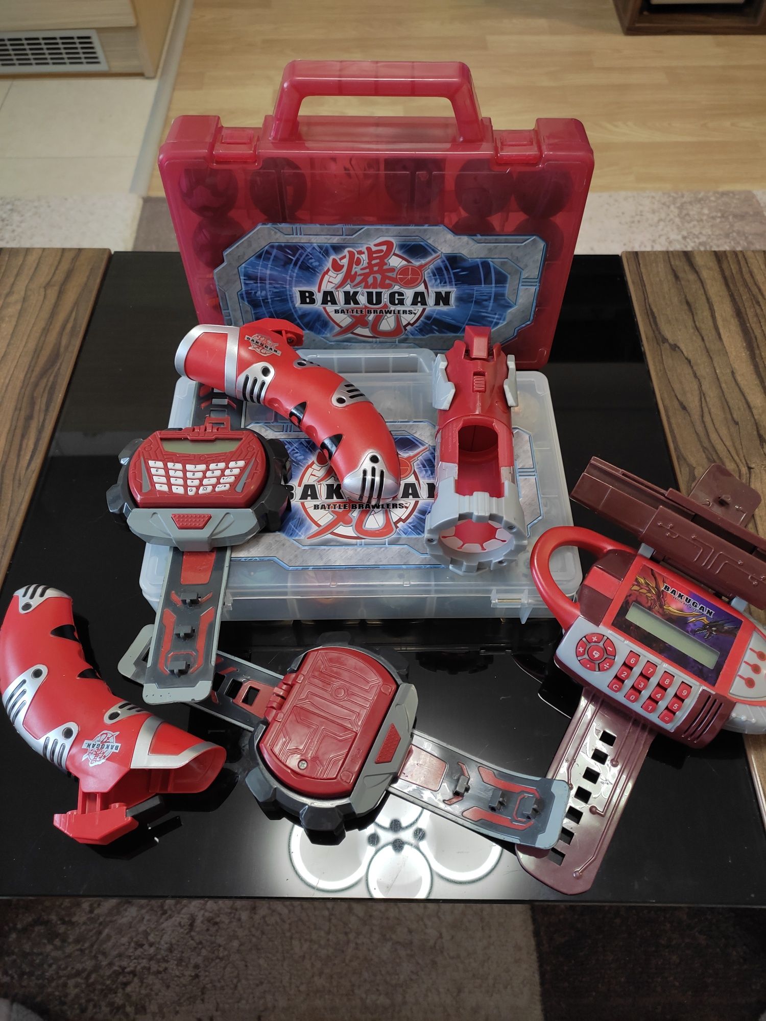 Bakugan куфари иизстрелвачки и калкулатор