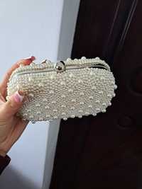 Vând clutch cu perle