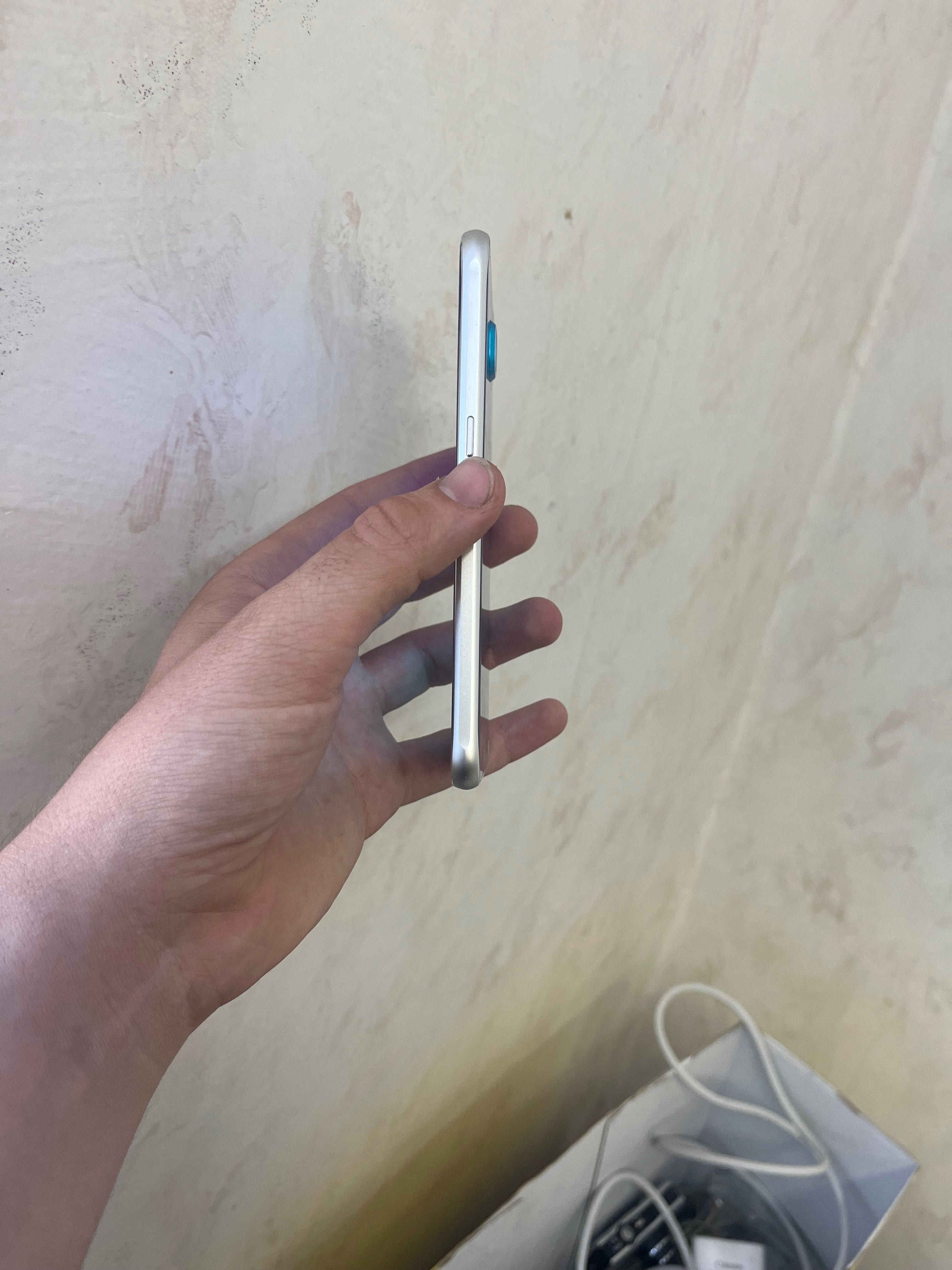 Samsung s6 телефон