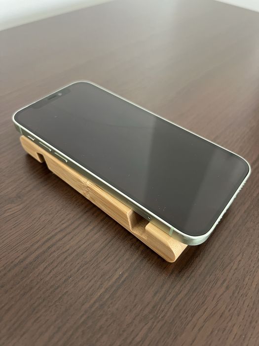 Продавам iPhone 12 – 64GB, с кутия!