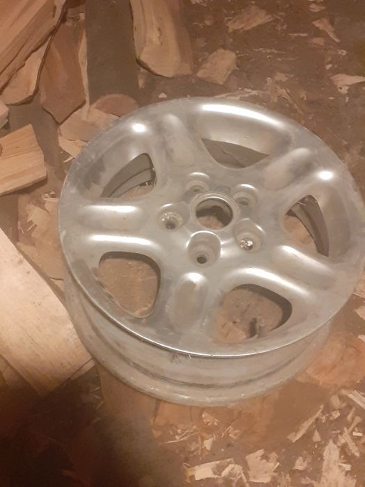Jante aliaj sunt pe 16 aunt de land rover sunt 4 bucăți 200 de le buca