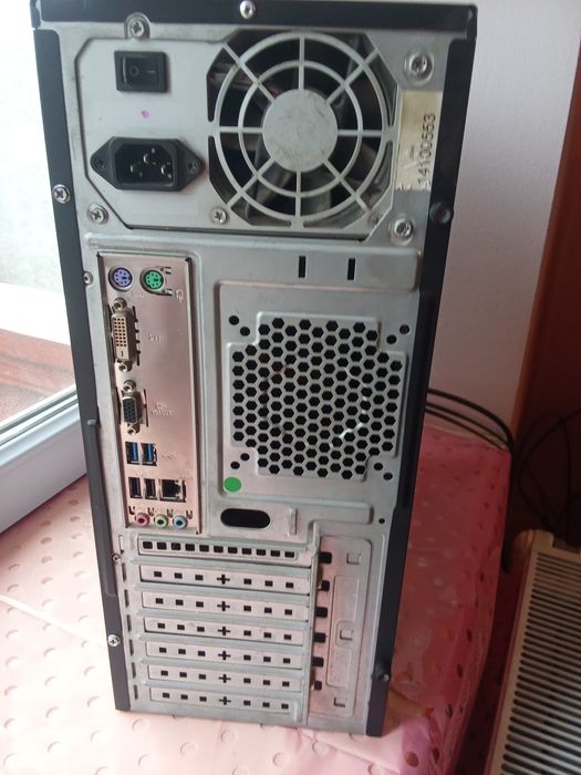 Vând calculator Asus