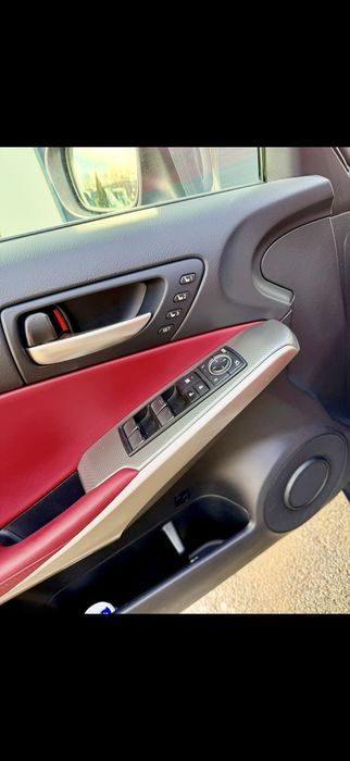 Vand Lexus IS300 h  F sport