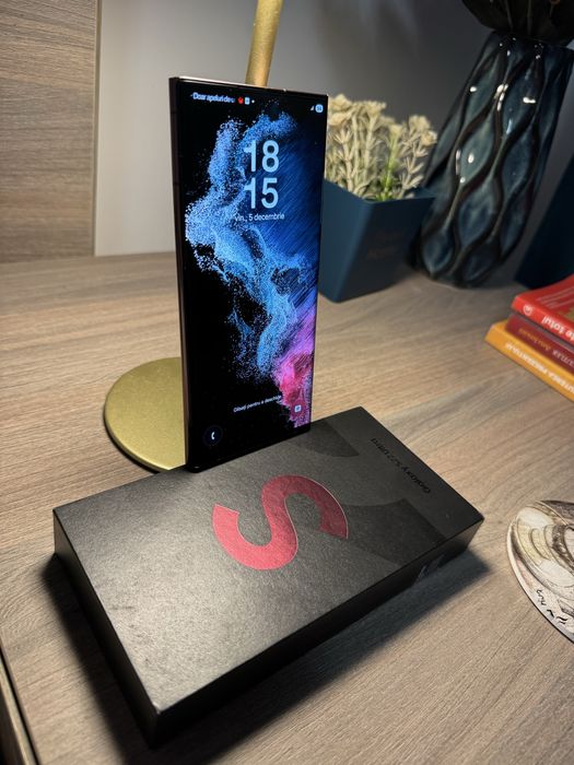 Samsung Galaxy S22 Ultra 10/10 Burgundy FULL BOX! 12Gb Ram/256GB