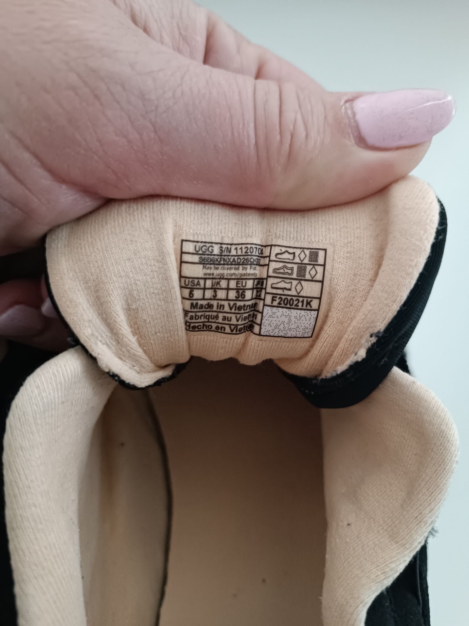 Маратонки UGG номер 36