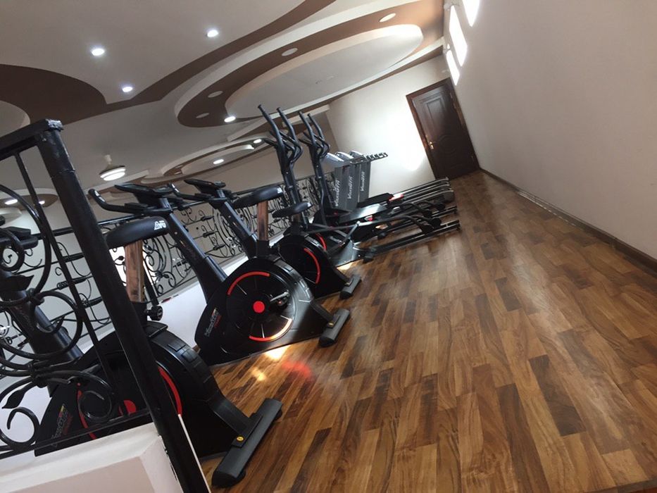 Продается спорт инвентарь: беговая дорожка велосипед