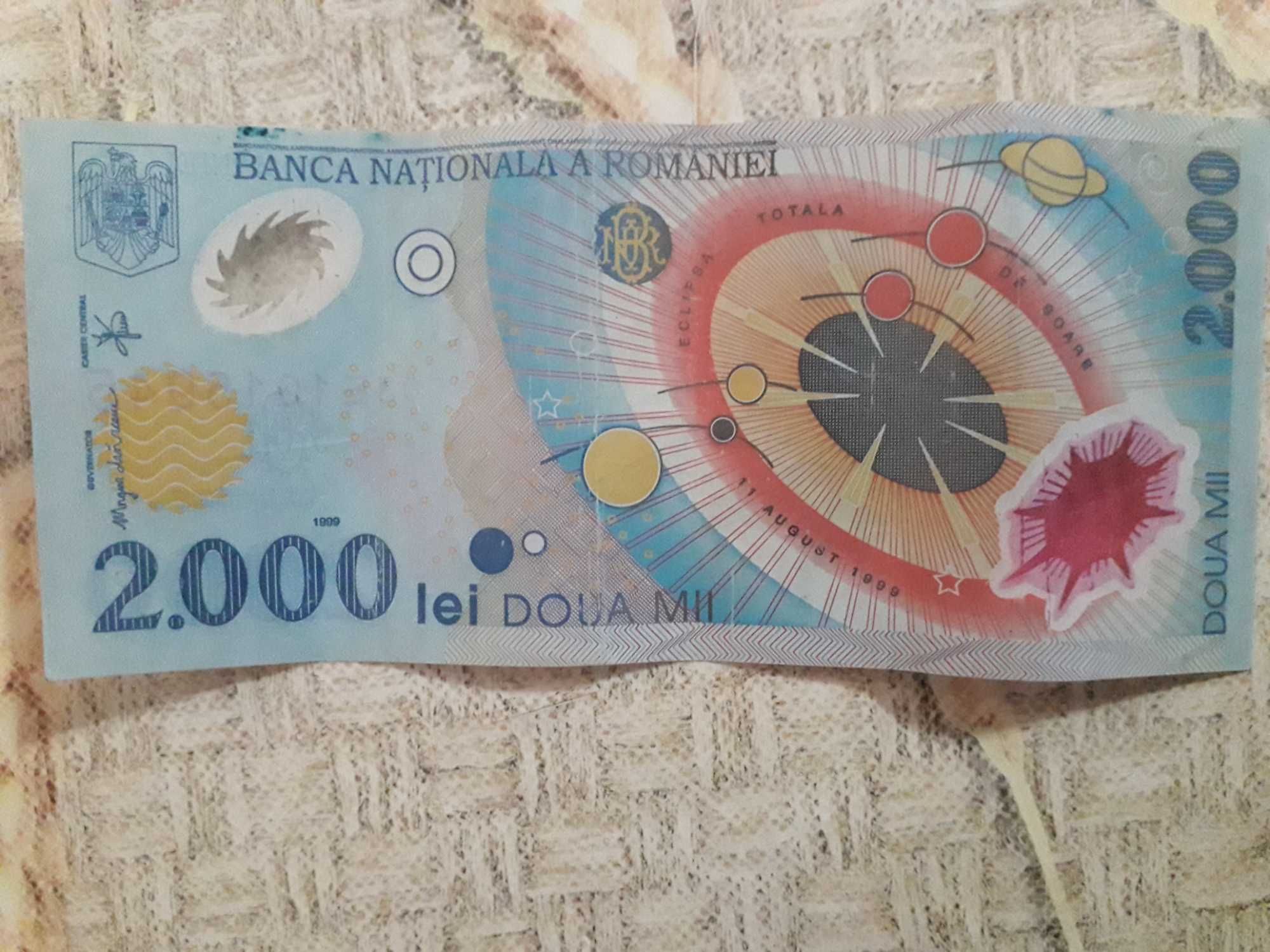 Bacnota de 2000 de lei cu eclipsa totală de soare din 1999.