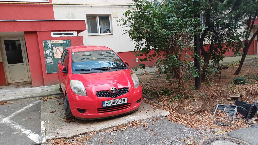 Vand toyota yaris automata 2008