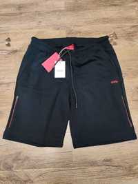 Pantaloni Hugo Boss calitate superioara.