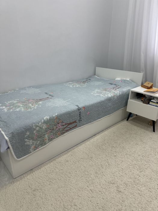 Продам кровать с ортопедическим матрасом