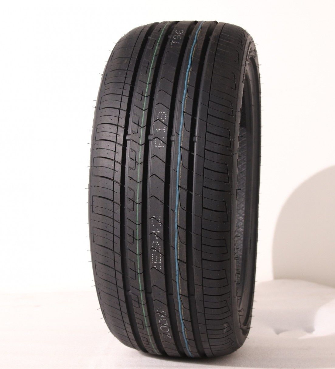 Triangle 245/45R19 TH201 102Y