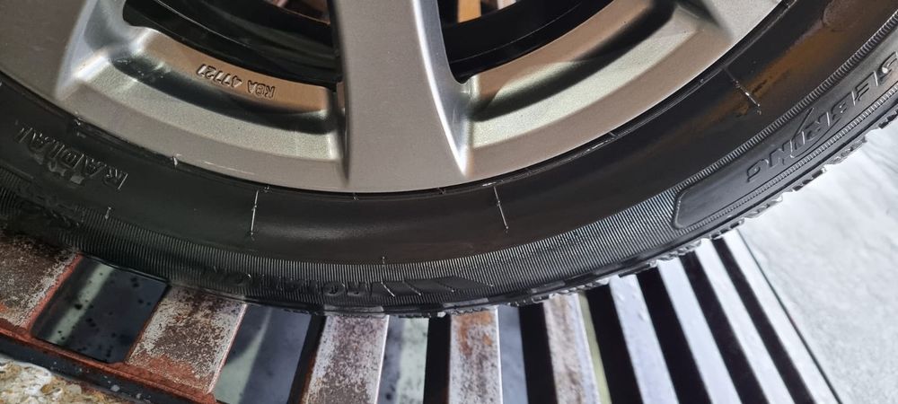 Anvelope iarnă 225 60 R17 și jante în stare excelentă + anvelope vară