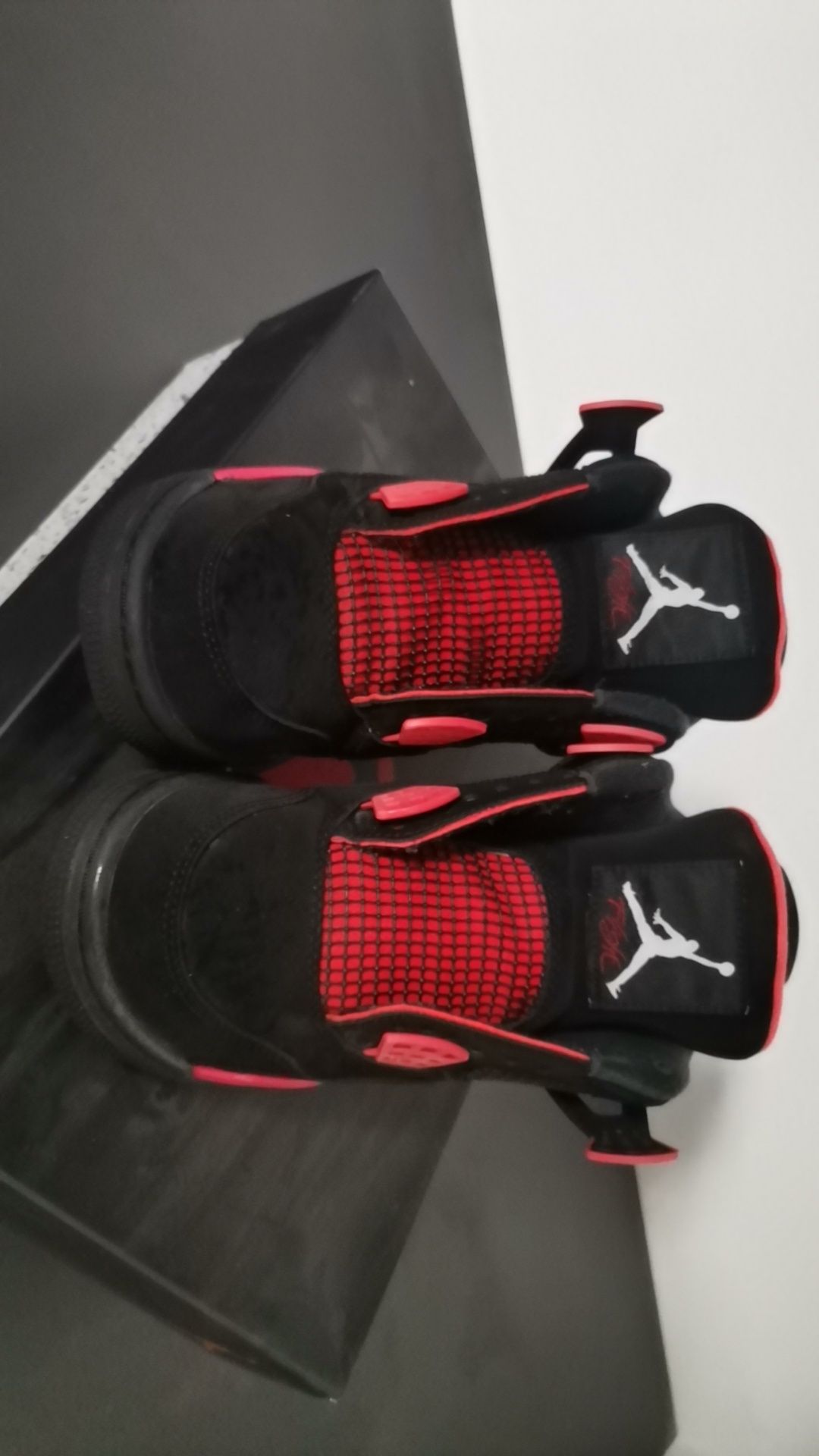 Vând Jordan 4 red thunder