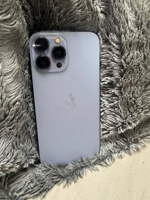 Iphone 13 Pro Max Fisurat putin  Colt Stanga Jos Schimb