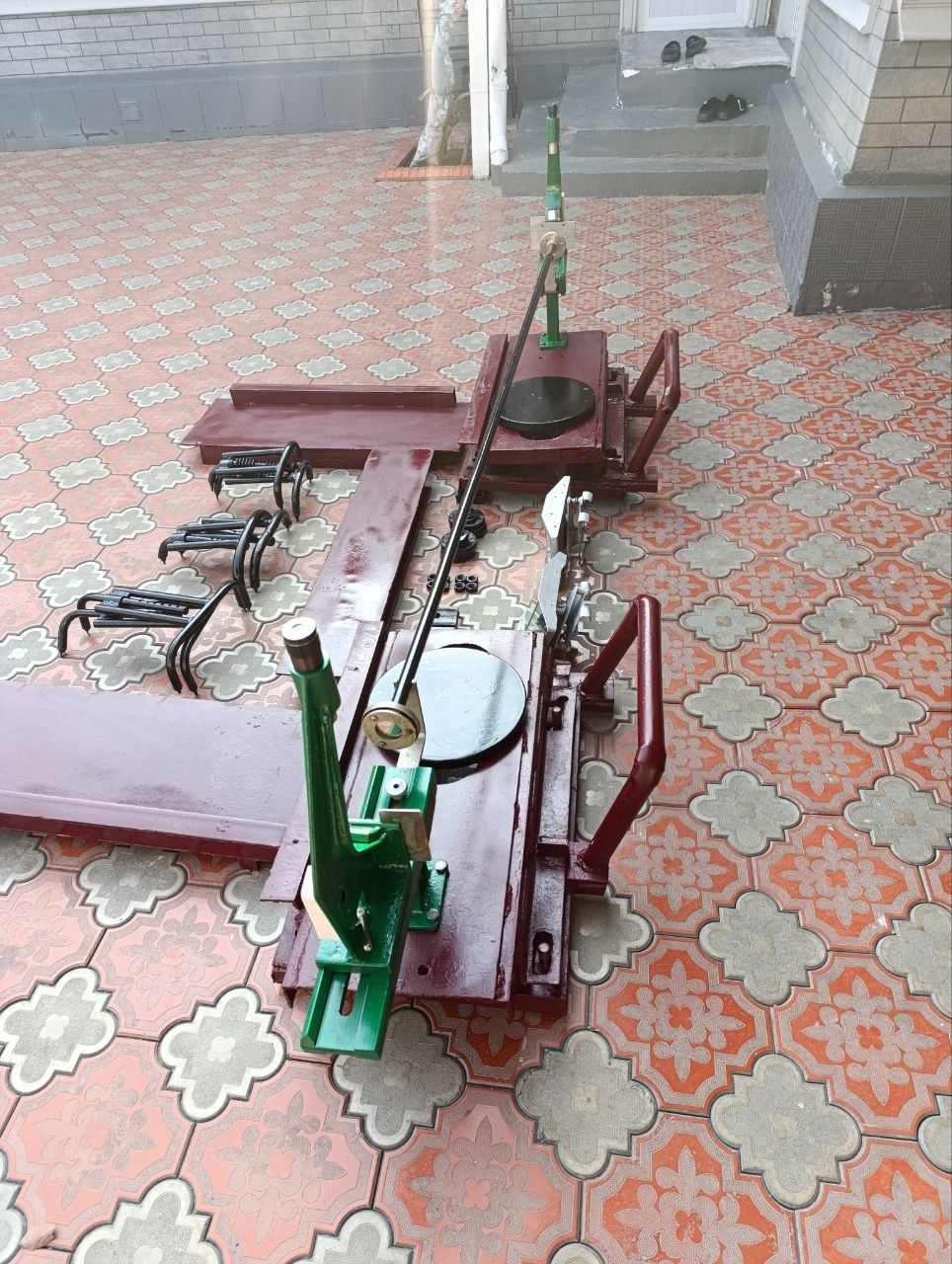 Razval aparat sotiladi