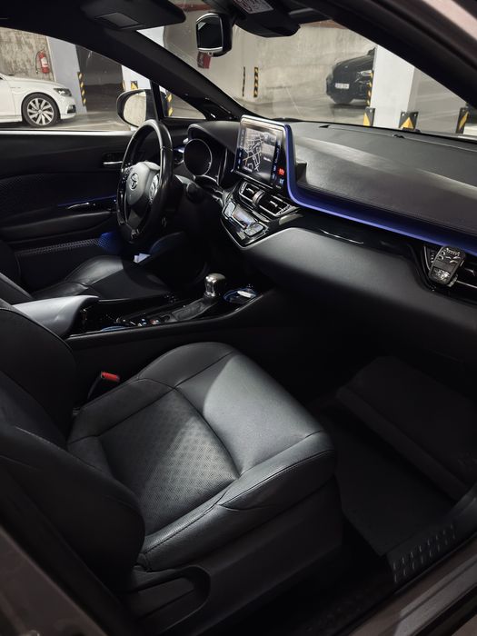 Toyota C-HR Hybrid / Full Option / Bi-Color