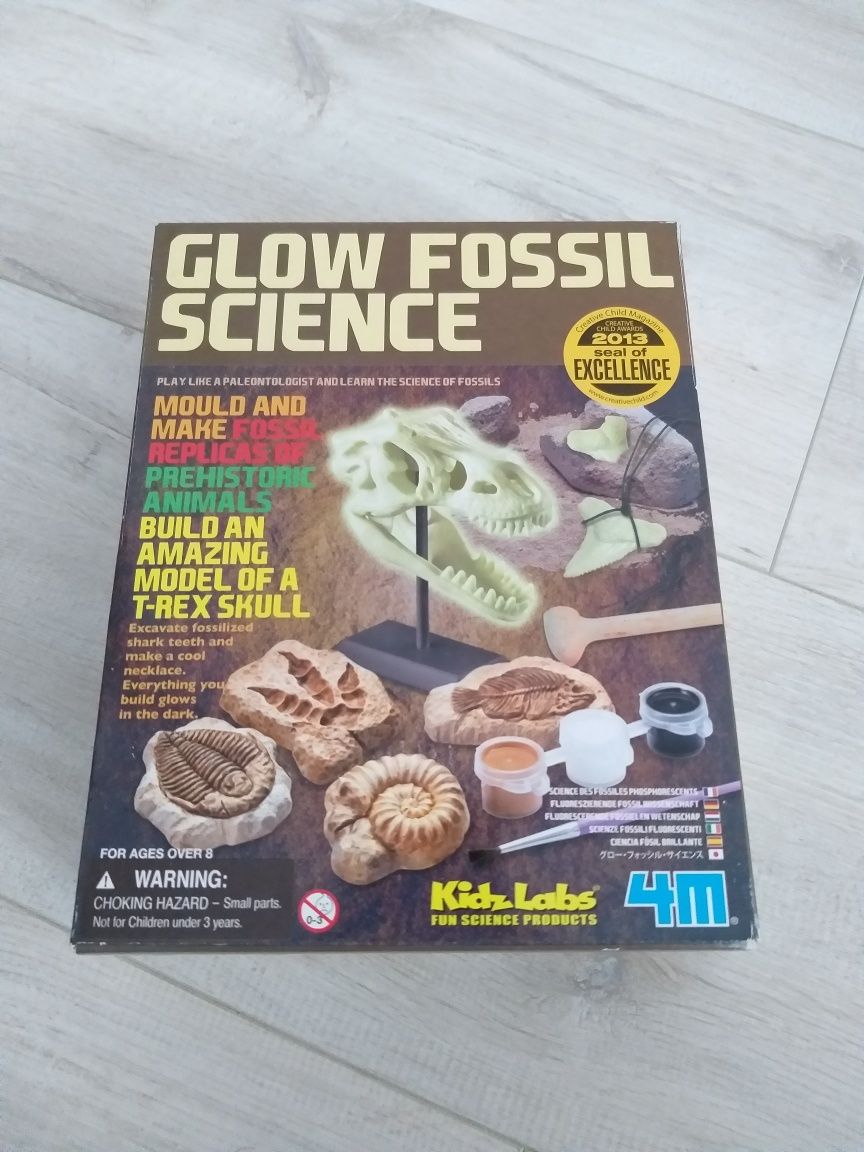 Joc/ Mulaj Glow fossil science