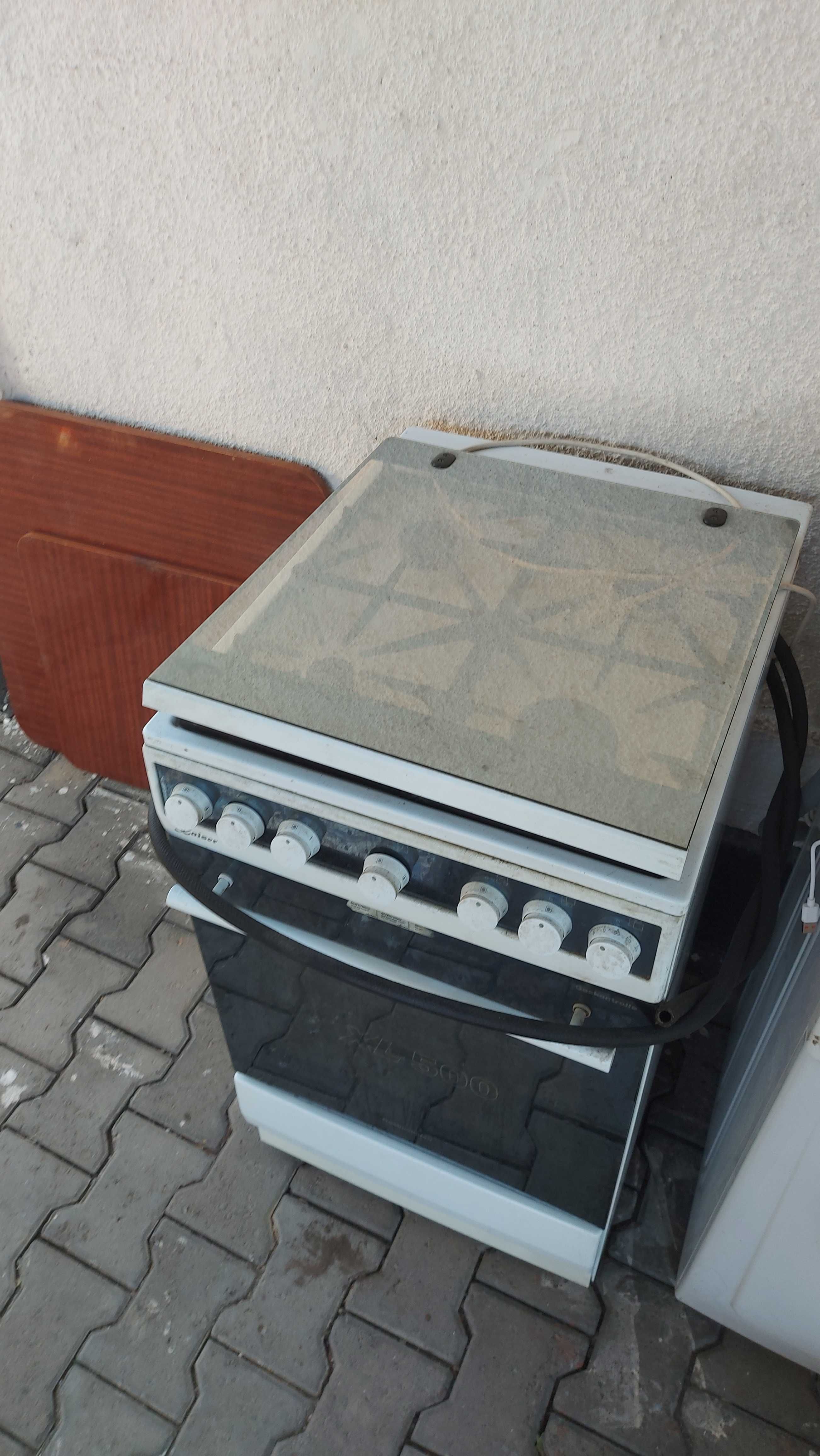 Плиту газовую   " Kaiser " продам