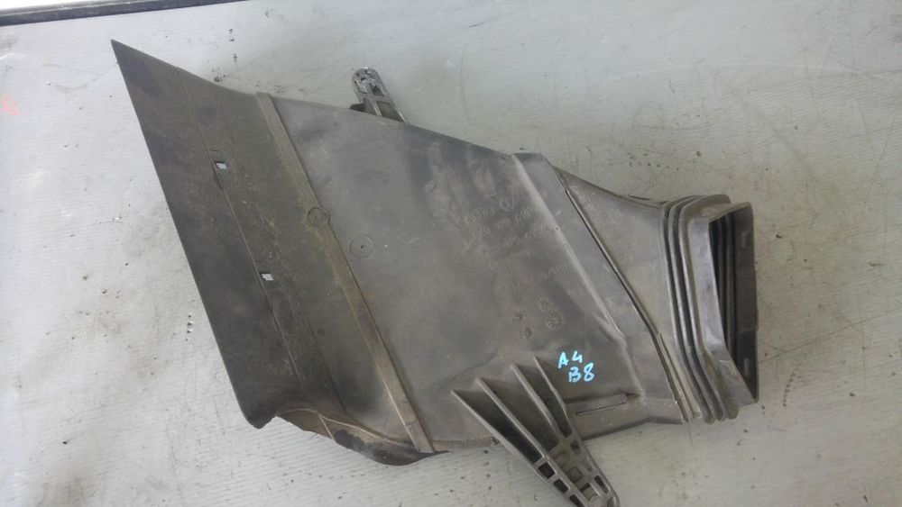 difuzor captare aer audi a4 b8 2.0 tdi  8k0129618