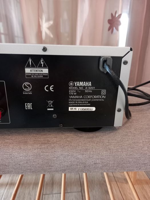 Vând amplificator Yamaha A-S201