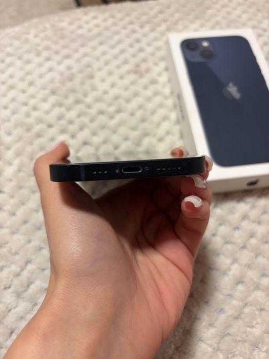 Apple iphone 13 128GB/ цвят midnight