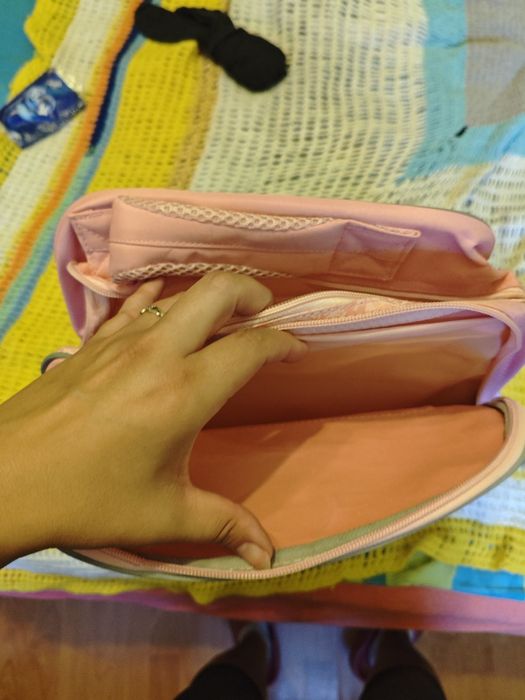 Раници (едната е adidas)