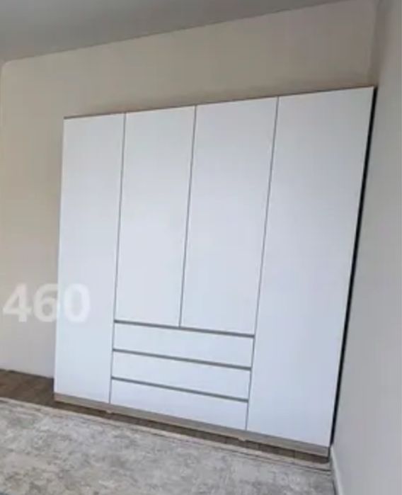 Продам шкаф, стол кухонный, 3 стула, 2 ковра ,
