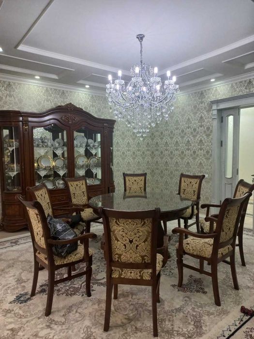 Срочно продается дом 8 комнат,2,5 сотки,метро Хонабод.