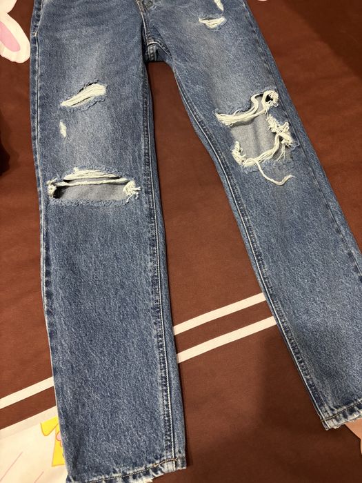 Blugi stradivarius ,pullber ambele perechii 100lei